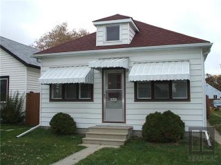 Photo 2: 429 Horace Street in Winnipeg: Norwood Residential for sale (2B)  : MLS®# 1827586