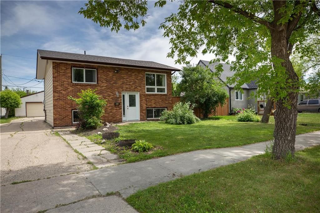 Main Photo: 507 Greenacre Boulevard in Winnipeg: Residential for sale (5G)  : MLS®# 202014363