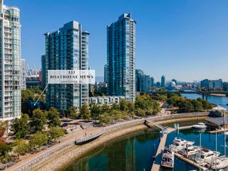 Photo 2: 133 BOATHOUSE Mews in Vancouver: Yaletown Townhouse for sale in "QUAYWEST RESORT RESIDENCES" (Vancouver West)  : MLS®# R2816545