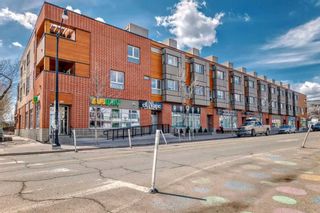 Photo 1: 209 118 8 Street NE in Calgary: Bridgeland/Riverside Row/Townhouse for sale : MLS®# A2111172