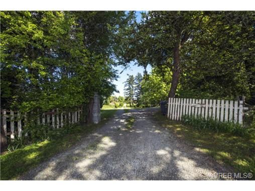 Main Photo: 4715 Beaver Rd in VICTORIA: SW Interurban House for sale (Saanich West)  : MLS®# 700877