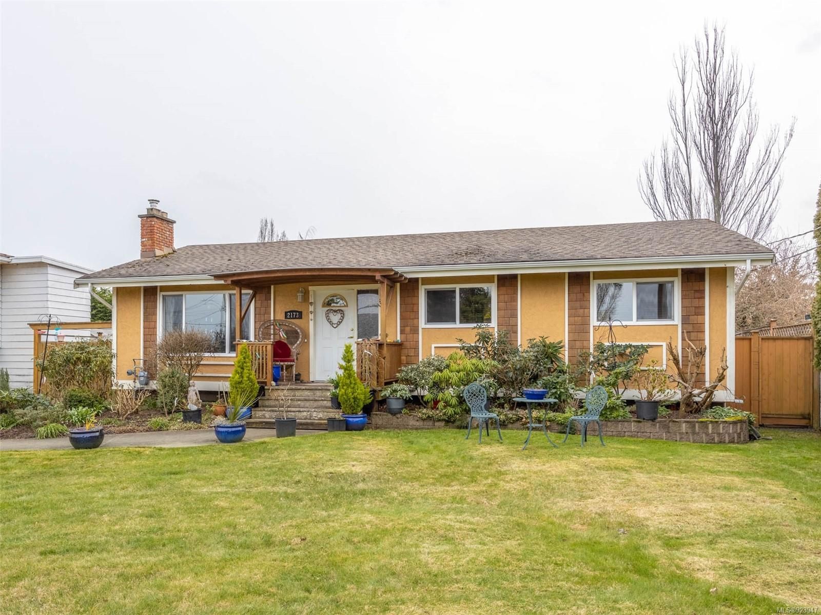 Main Photo: 2173 Henry Ave in Sidney: Si Sidney North-East House for sale : MLS®# 923947