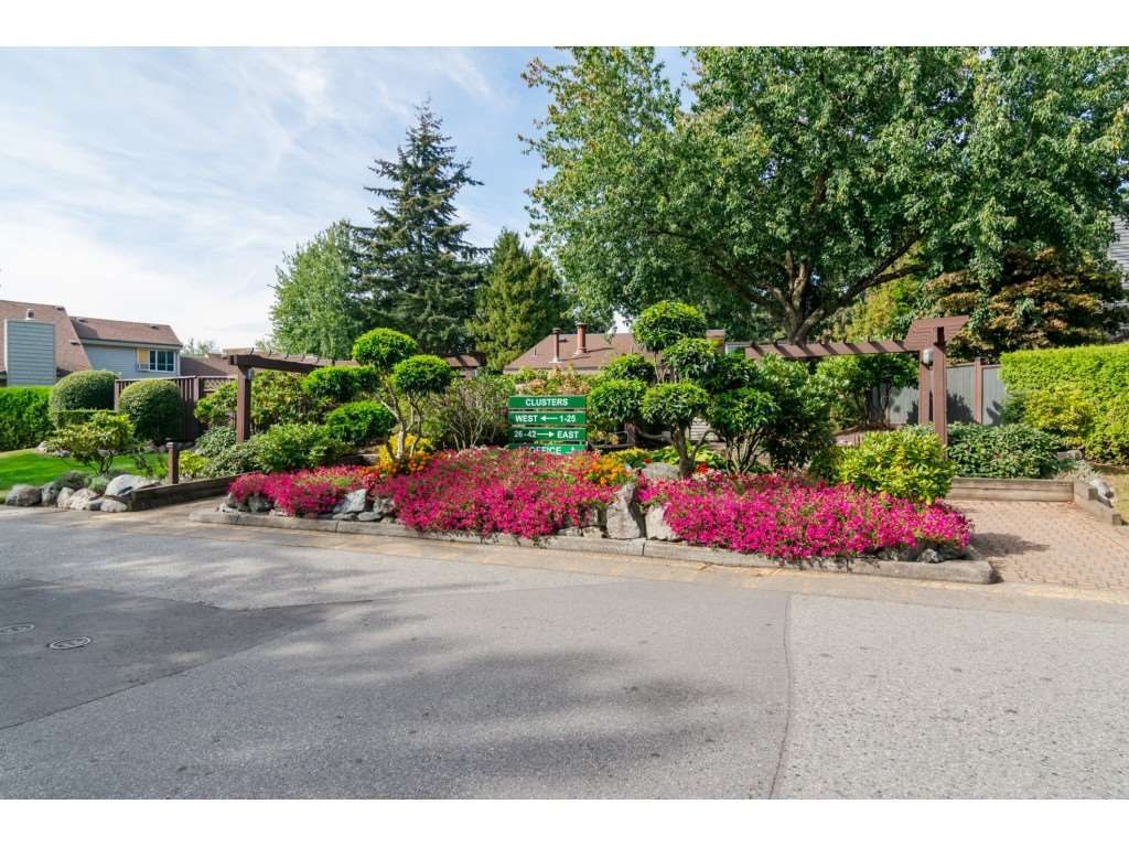 Photo 33: Photos: 6116 E GREENSIDE Drive in Surrey: Cloverdale BC Townhouse for sale in "Greenside Estates - Cluster 37" (Cloverdale)  : MLS®# R2477611