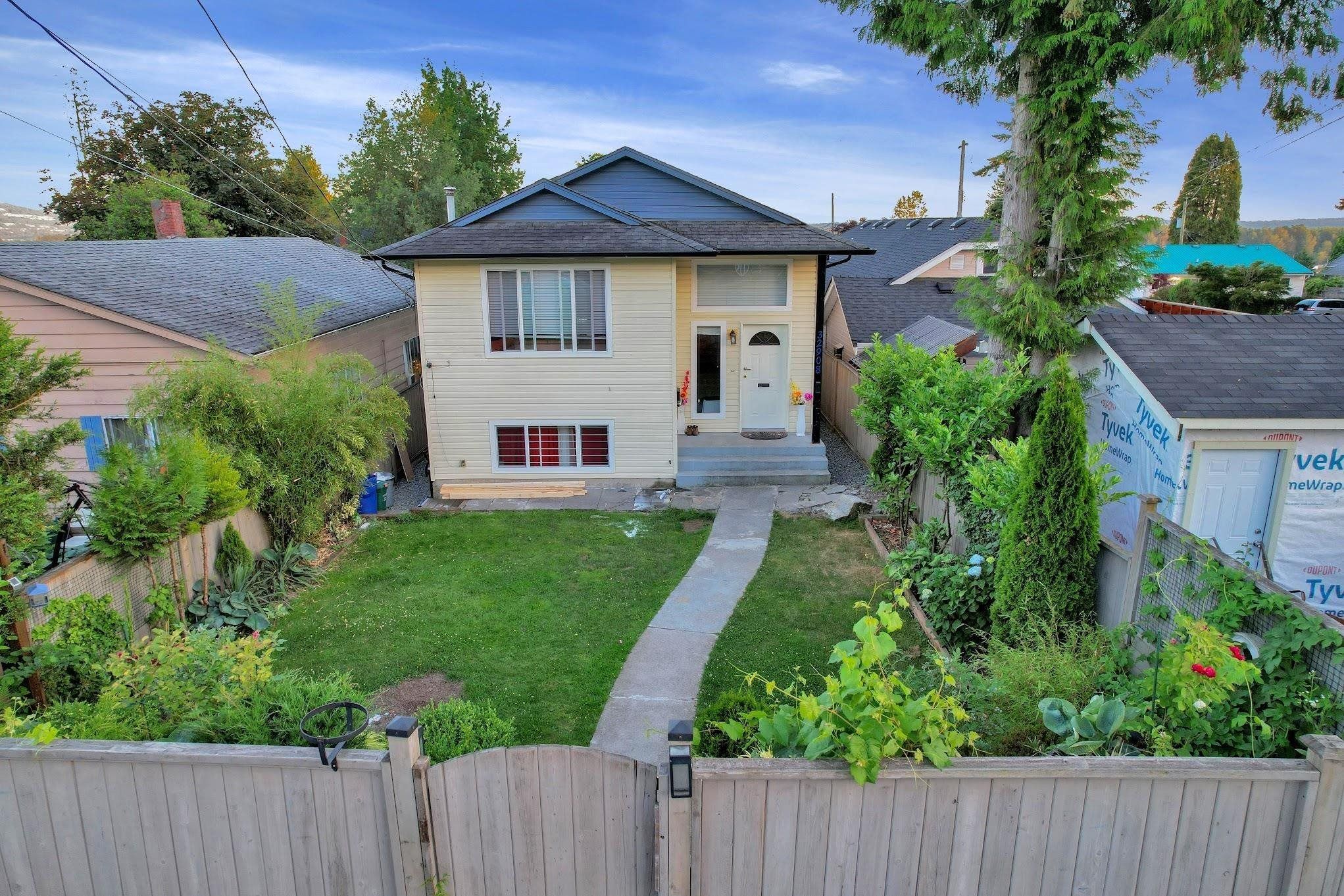 Main Photo: 32908 2ND Avenue in Mission: Mission BC House for sale : MLS®# R2812933