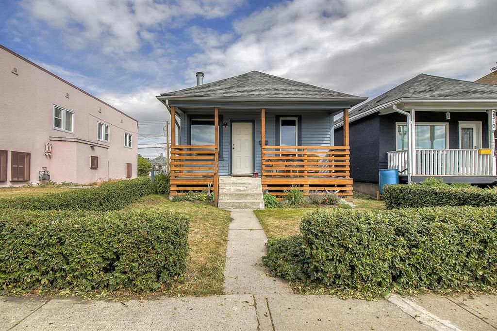 Main Photo: 2508 16 Street SE in Calgary: Inglewood Detached for sale : MLS®# A1137863