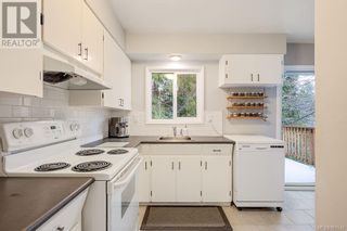 Photo 11: 3945 Shorncliffe Rd in Saanich: House for sale : MLS®# 960542