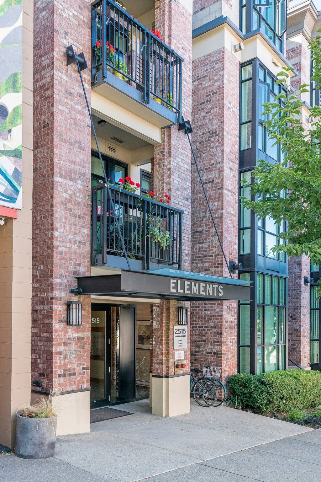 Main Photo: 218 2515 ONTARIO Street in Vancouver: Mount Pleasant VW Condo for sale in "ELEMENTS" (Vancouver West)  : MLS®# R2200404
