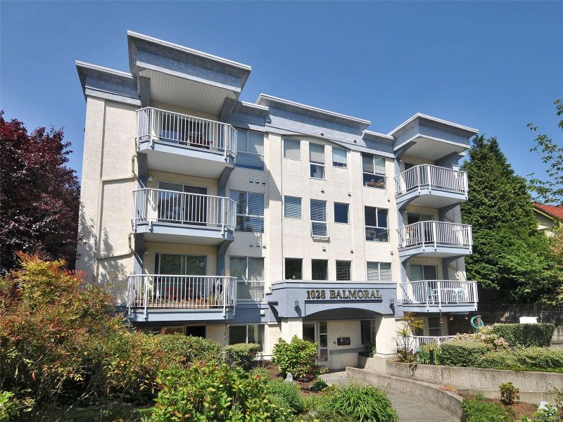 FEATURED LISTING: 101 - 1028 Balmoral Rd Victoria