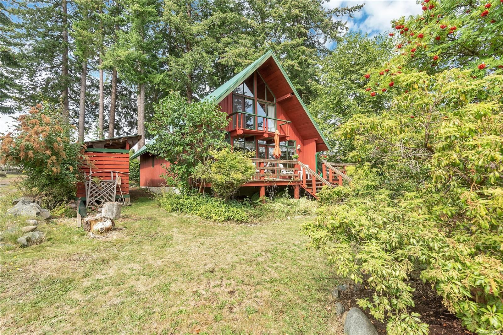 Main Photo: 823 Marguerite Rd in Campbell River: CR Campbell River West House for sale : MLS®# 854952