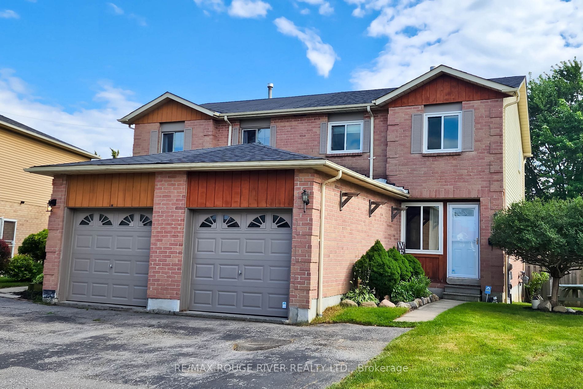 Main Photo: 82 Tams Drive in Ajax: Central East House (2-Storey) for sale : MLS®# E7328838