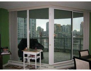 Photo 8: 2003 1009 EXPO Boulevard in Vancouver: Downtown VW Condo for sale in "LANDMARK 33" (Vancouver West)  : MLS®# V630862