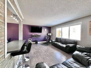 Photo 3: 54 Tufts Crescent in Outlook: Residential for sale : MLS®# SK959359