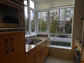 Photo 9: 207 1333 W 11TH Avenue in Vancouver: Fairview VW Condo for sale in "SAKURA" (Vancouver West)  : MLS®# R2006799