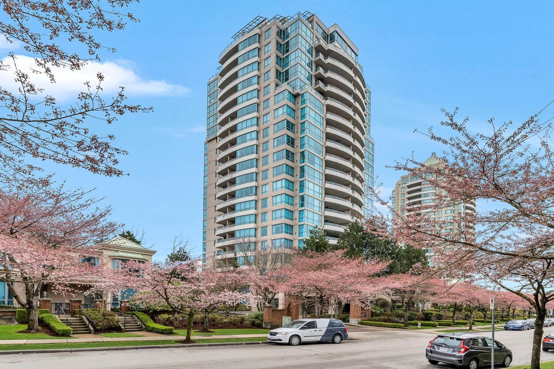 Main Photo: 2001 6611 SOUTHOAKS Crescent in Burnaby: Highgate Condo for sale in "GEMINI 1" (Burnaby South)  : MLS®# R2767588