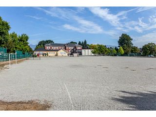Photo 4: 4537 CULLODEN Street in Vancouver: Knight House for sale (Vancouver East)  : MLS®# V1140883