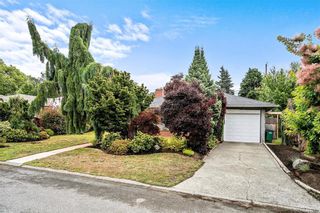 Photo 2: 3237 Service St in Saanich: SE Camosun House for sale (Saanich East)  : MLS®# 844288