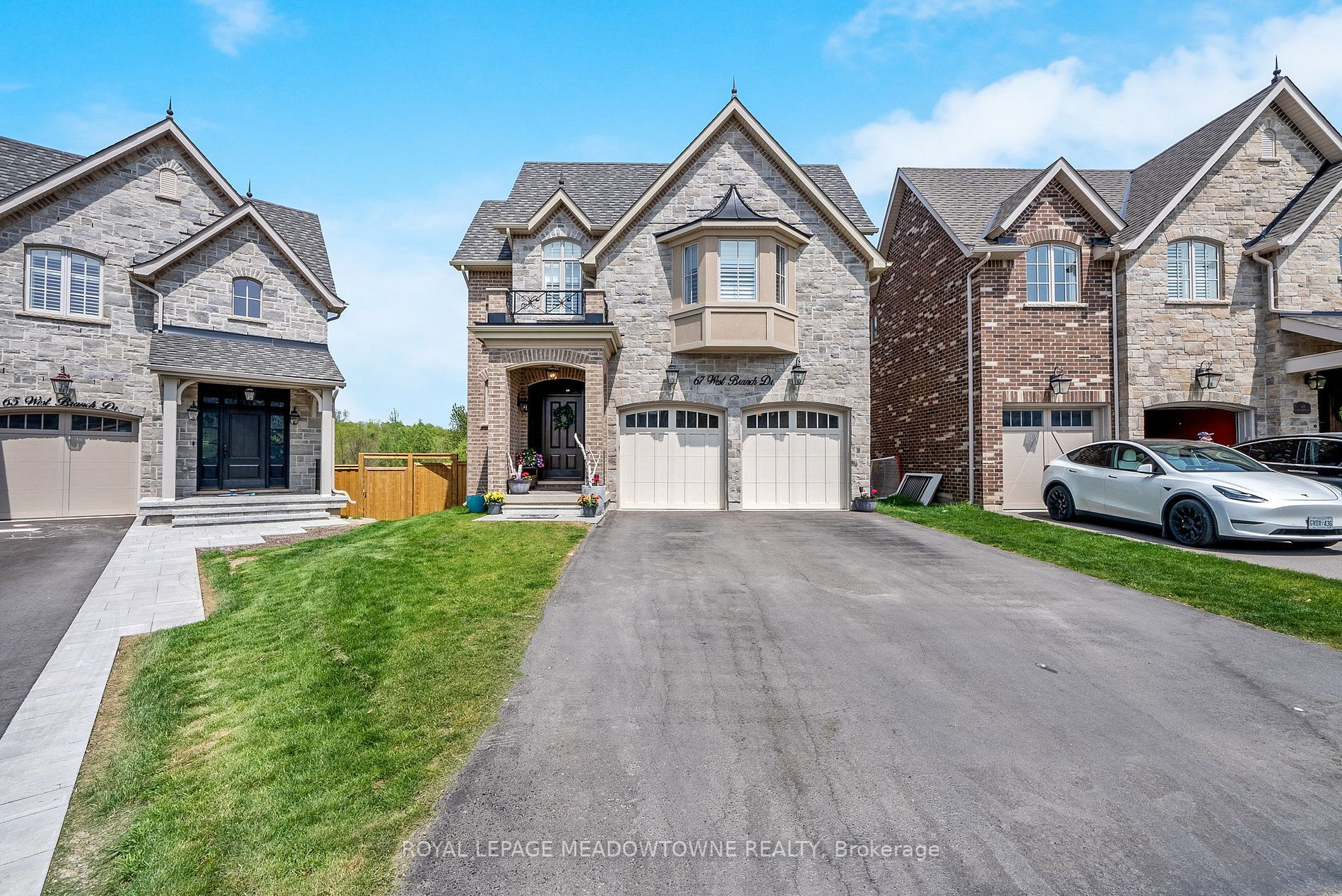 Main Photo: 67 West Branch Drive in Halton Hills: Georgetown House (2-Storey) for sale : MLS®# W6043384