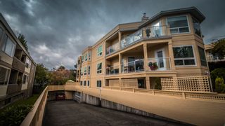 Photo 2: 102 1255 BEST Street: White Rock Condo for sale in "THE AMBASSADOR" (South Surrey White Rock)  : MLS®# R2506778