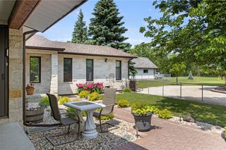 Photo 3: 21 Newport Road in Winnipeg: House for sale : MLS®# 202313944