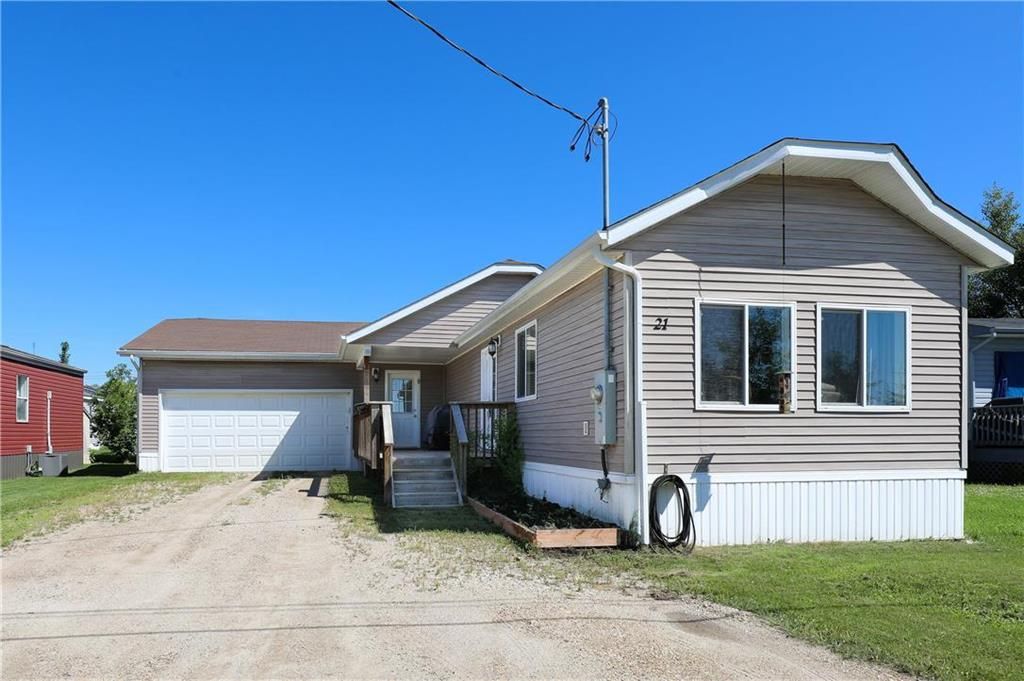 Main Photo: 21 Aspen Six Drive in Steinbach: R16 Residential for sale : MLS®# 202218490