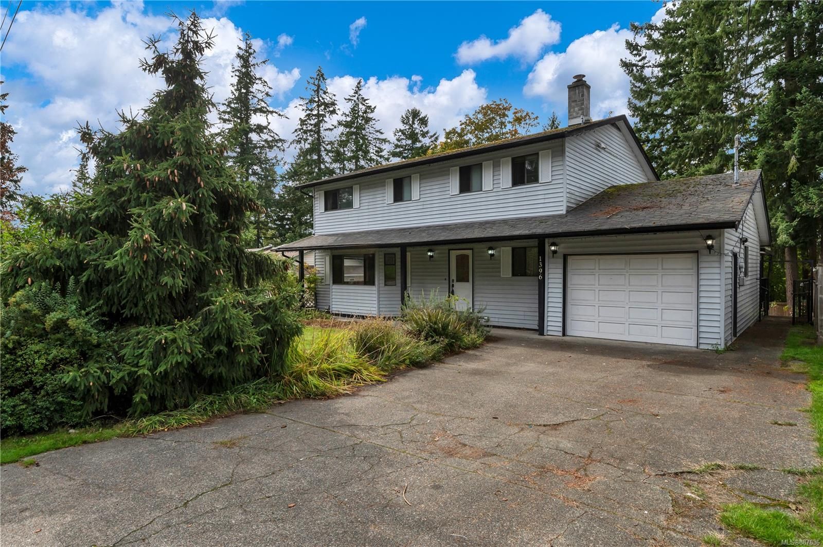 Main Photo: 1396 Stag Rd in Campbell River: CR Willow Point House for sale : MLS®# 887636