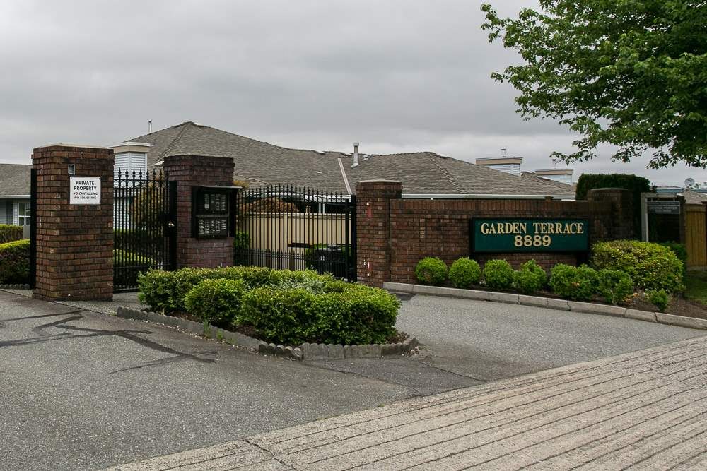 Main Photo: 49 8889 212 Street in Langley: Walnut Grove Townhouse for sale in "GARDEN TERRACE" : MLS®# R2272113