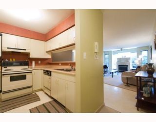 Photo 5: 101 8728 MARINE Drive in Vancouver: Marpole Condo for sale in "RIVERVIEW COURT" (Vancouver West)  : MLS®# V794426
