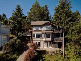 Photo 2: 393 SKYLINE Drive in Gibsons: Gibsons & Area House for sale in "The Bluff" (Sunshine Coast)  : MLS®# R2272922