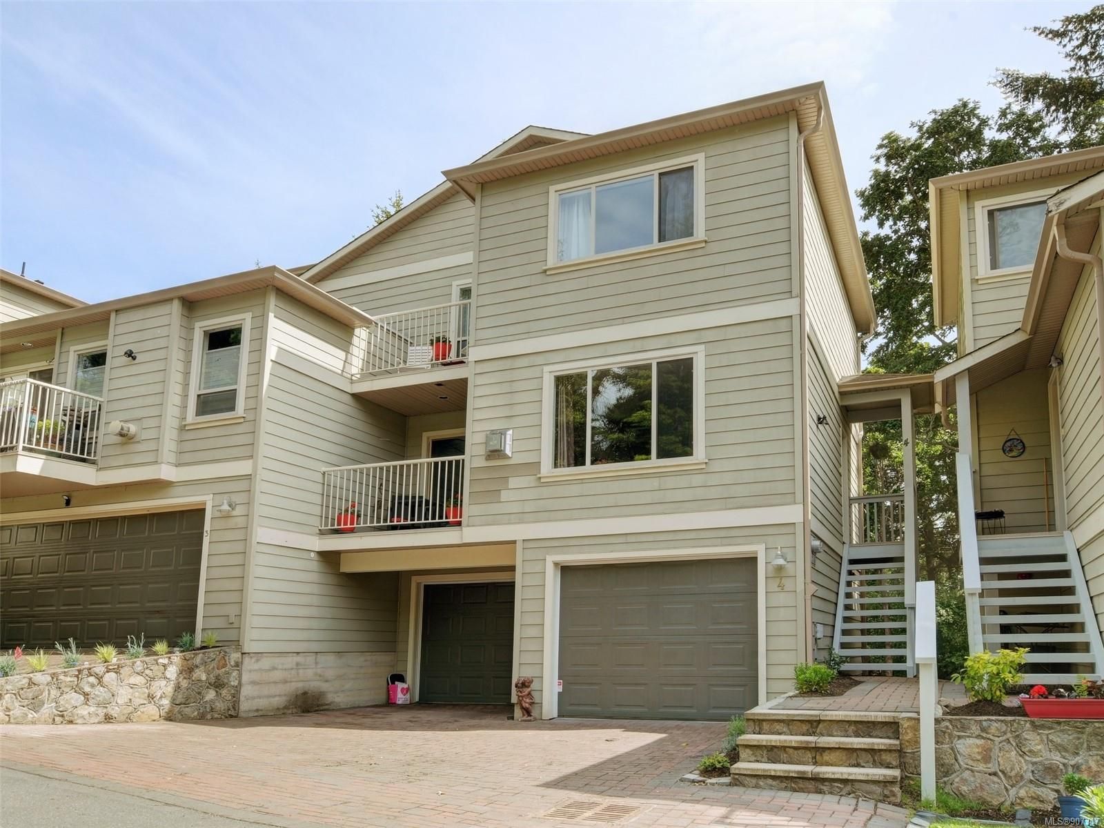 Main Photo: 4 127 Aldersmith Pl in View Royal: VR Glentana Row/Townhouse for sale : MLS®# 907347