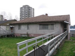 Photo 1: 76-78 GLOVER Avenue in New_Westminster: GlenBrooke North Duplex for sale (New Westminster)  : MLS®# V702687