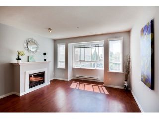 Photo 4: 9 20159 68 Avenue in Langley: Willoughby Heights Townhouse for sale in "VANTAGE" : MLS®# F1449062