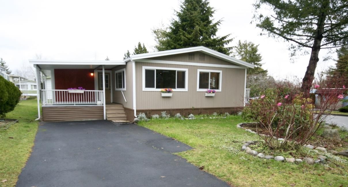 Main Photo: 13 7850 KING GEORGE Boulevard in Surrey: East Newton Manufactured Home for sale in "Bear Creek" : MLS®# R2073883