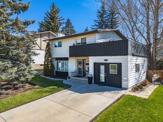Main Photo: 3304 24 Street NW in Calgary: Charleswood Detached for sale : MLS®# A2131337