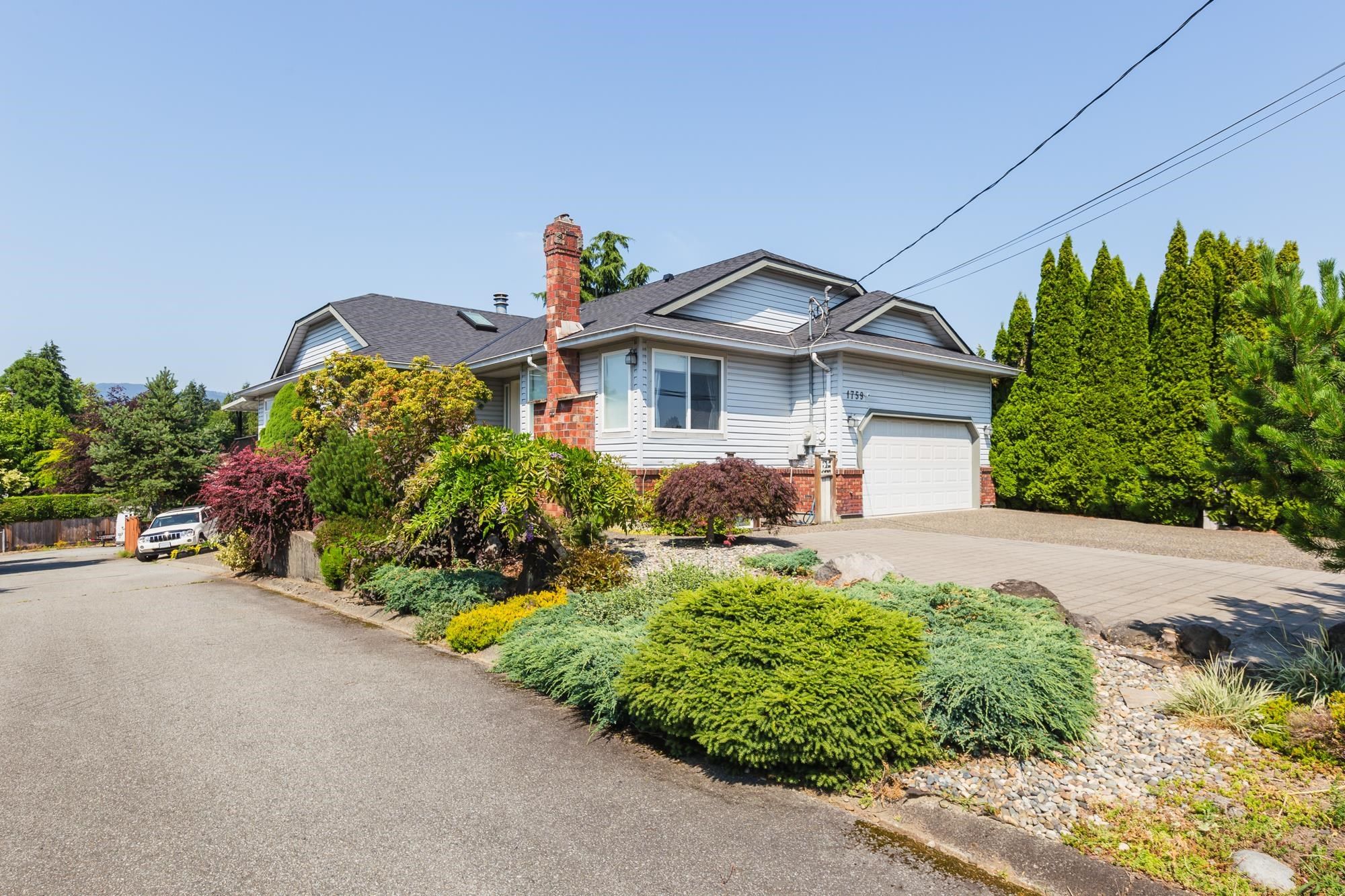 Main Photo: 1759 FOSTER Avenue in Coquitlam: Central Coquitlam House for sale : MLS®# R2796491