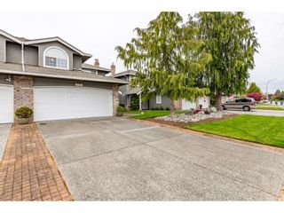 Photo 2: 6139 W BOUNDARY Drive in Surrey: Panorama Ridge Townhouse for sale in "LAKEWOOD GARDENS" : MLS®# R2452648