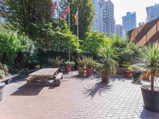 Photo 18: 911 1177 HORNBY Street in Vancouver: Downtown VW Condo for sale in "LONDON PLACE" (Vancouver West)  : MLS®# R2403414