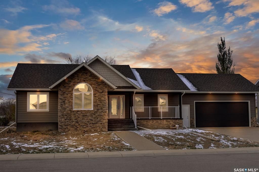 Main Photo: 44 Crescent Drive in Avonlea: Residential for sale : MLS®# SK880689