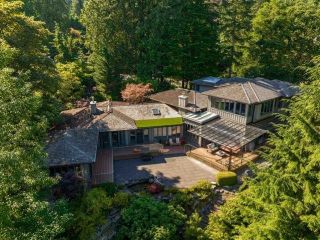 Main Photo: 340 SOUTHBOROUGH Drive in West Vancouver: British Properties House for sale : MLS®# R2887849