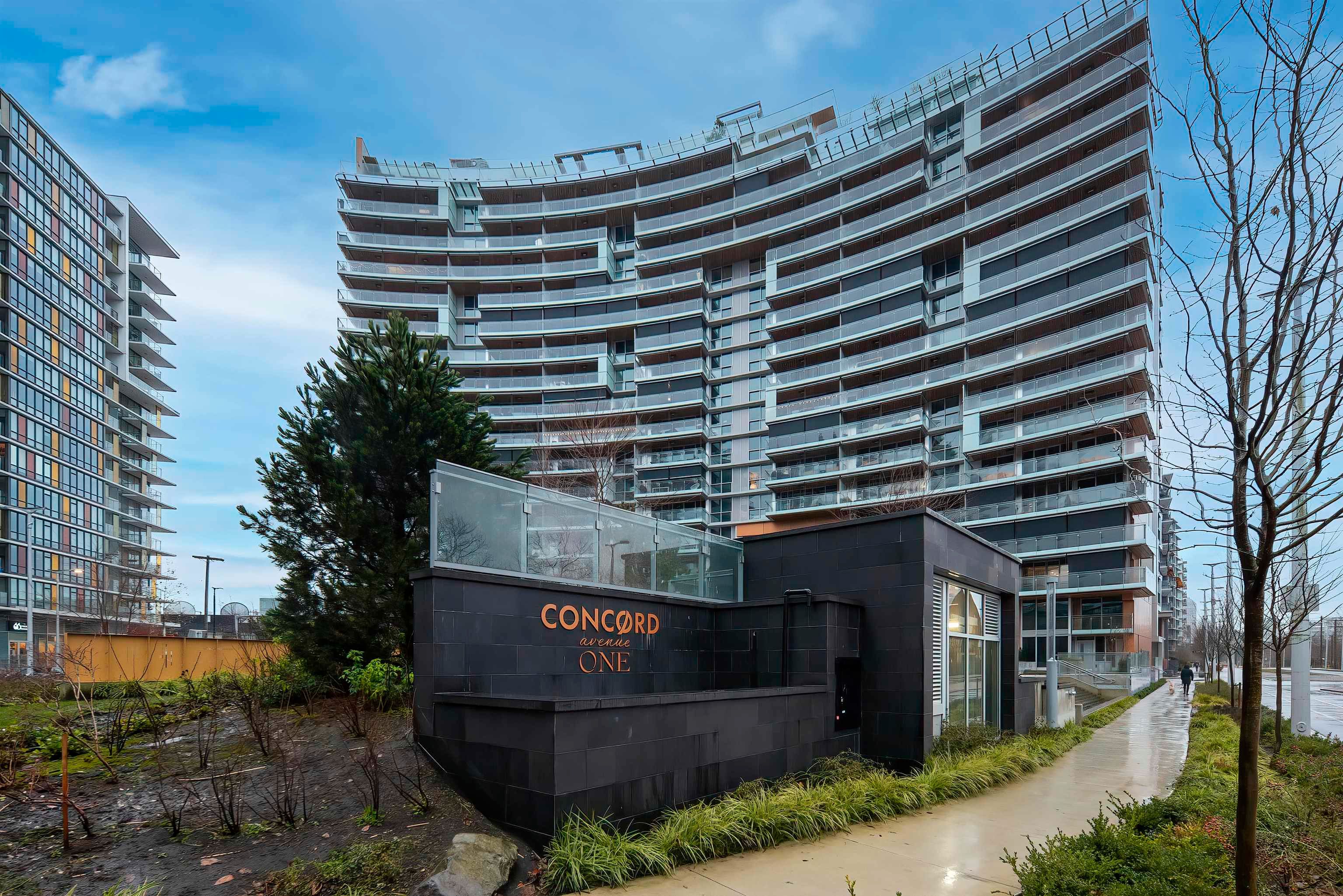 Main Photo: 303 1768 COOK Street in Vancouver: False Creek Condo for sale (Vancouver West)  : MLS®# R2743395