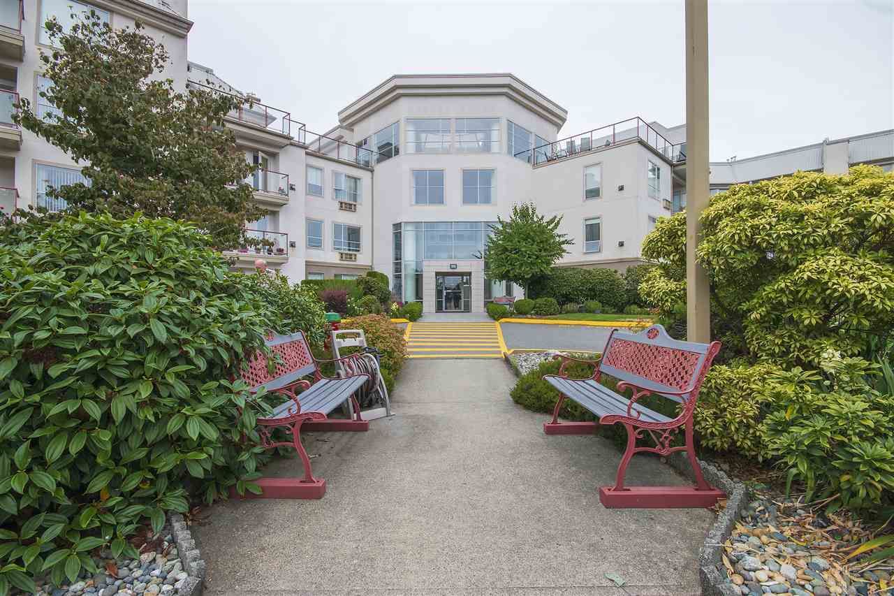 Main Photo: 106 2626 COUNTESS Street in Abbotsford: Abbotsford West Condo for sale in "THE WEDGEWOOD" : MLS®# R2321097