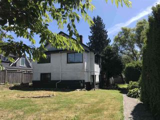 Photo 1: 449 E 15TH Street in North Vancouver: Central Lonsdale House for sale : MLS®# R2424448