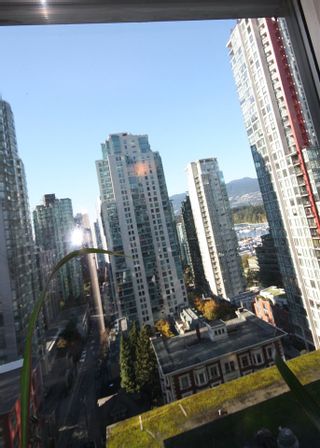 Photo 17: 1906 1166 MELVILLE Street in Vancouver: Coal Harbour Condo for sale in "COAL HARBOUR ORCA PLACE" (Vancouver West)  : MLS®# R2003587