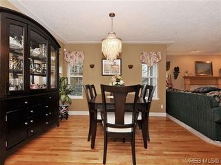 Photo 5: 1941 Valley View Pl in VICTORIA: VR Prior Lake House for sale (View Royal)  : MLS®# 632905