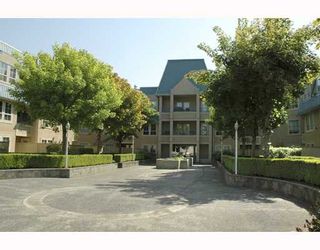 Photo 1: 201 295 SCHOOLHOUSE Street in Coquitlam: Maillardville Condo for sale in "CHATEAU ROYALE" : MLS®# V647459