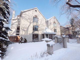 Photo 1: 301 575 Stradbrook Avenue in Winnipeg: Osborne Village Condominium for sale (1B)  : MLS®# 202300975