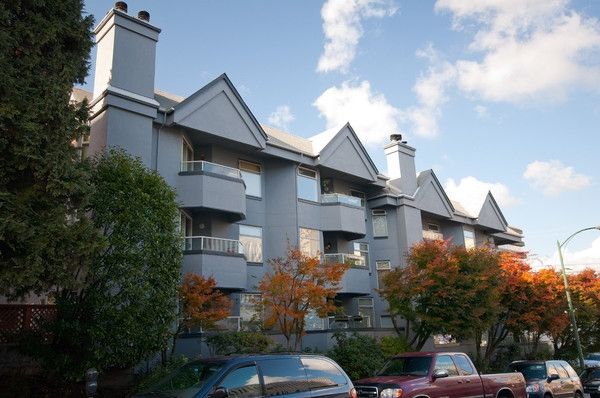 Main Photo: 105 925 W 10TH Avenue in Vancouver: Fairview VW Condo for sale in "LAUREL PLACE" (Vancouver West)  : MLS®# V857038