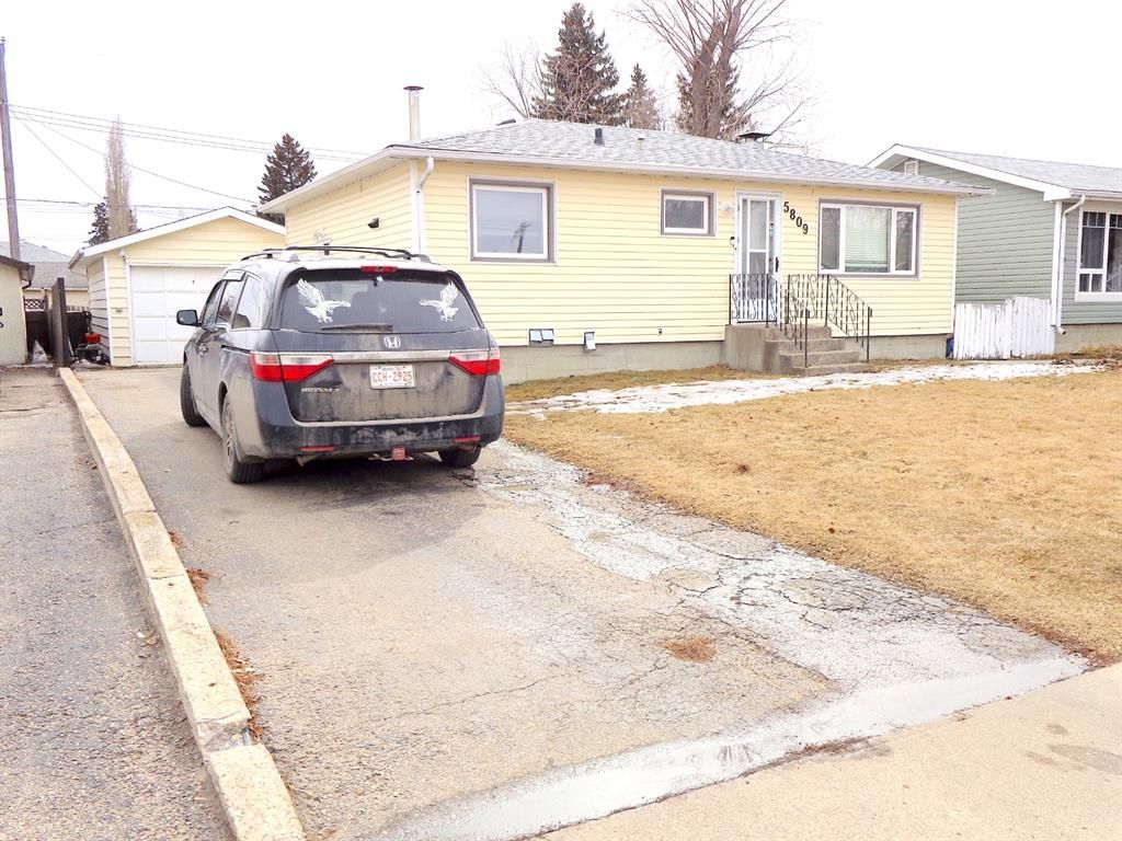 Main Photo: 5809 58 Street: Red Deer Detached for sale : MLS®# A1201990