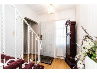Photo 3: 327 ARBUTUS Street in New Westminster: Queens Park House for sale in "QUEENS PARK" : MLS®# V1081789