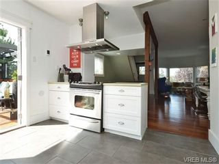 Photo 8: 736 Powderly Ave in VICTORIA: VW Victoria West House for sale (Victoria West)  : MLS®# 710596