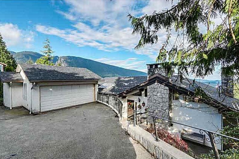 Main Photo: 593 BALLANTREE Road in West Vancouver: Glenmore House for sale : MLS®# R2607461